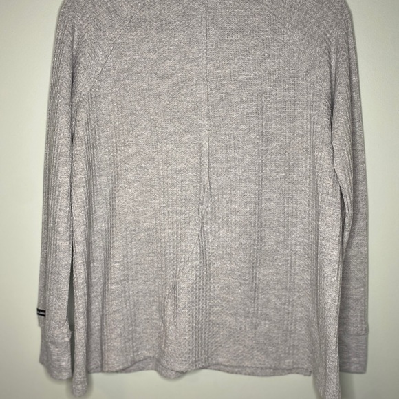 Calvin Klein Jeans‎ Waffle Knit Gray V-Neck Top Size Small - Picture 3 of 4